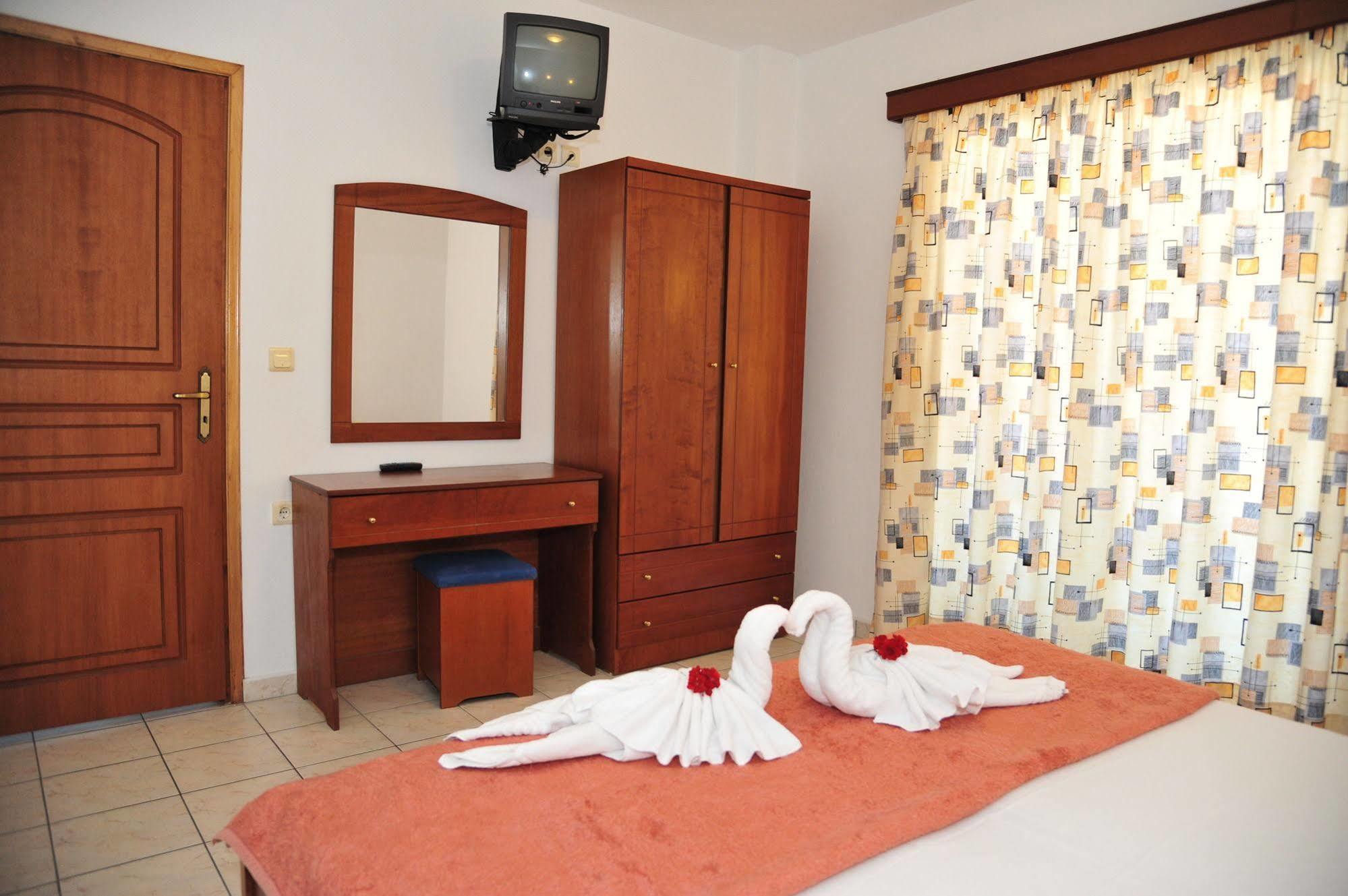 Dias Hotel Apartments Agia Marina Buitenkant foto