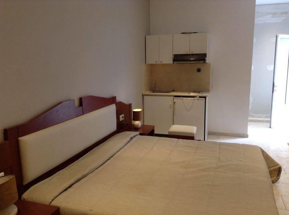 Dias Hotel Apartments Agia Marina Buitenkant foto